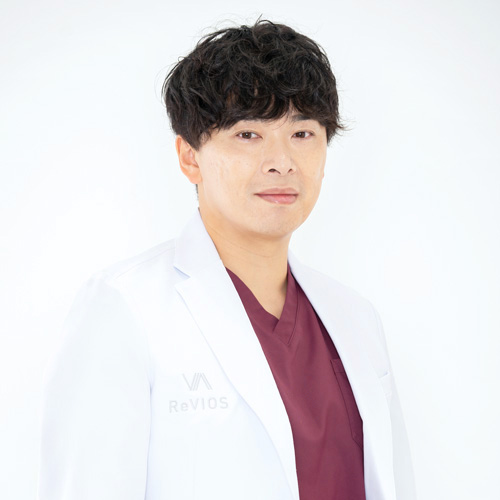 Revios心斎橋院 院長 上田 進